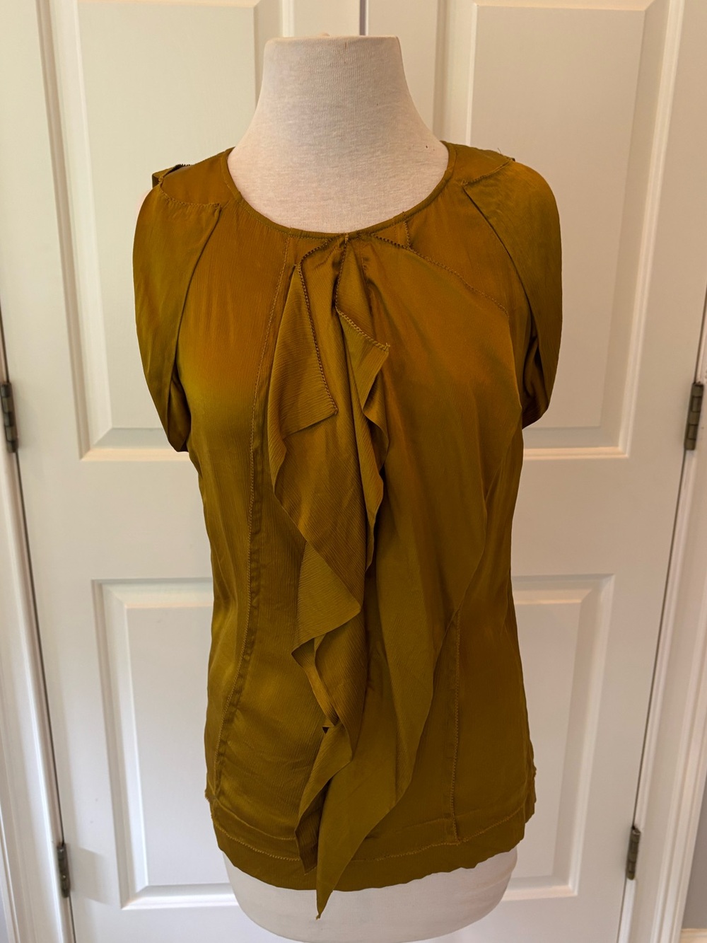 Diane von Furstenburg Women’s silk Ruffle Front Blouse - Olive/Mustard/Gold